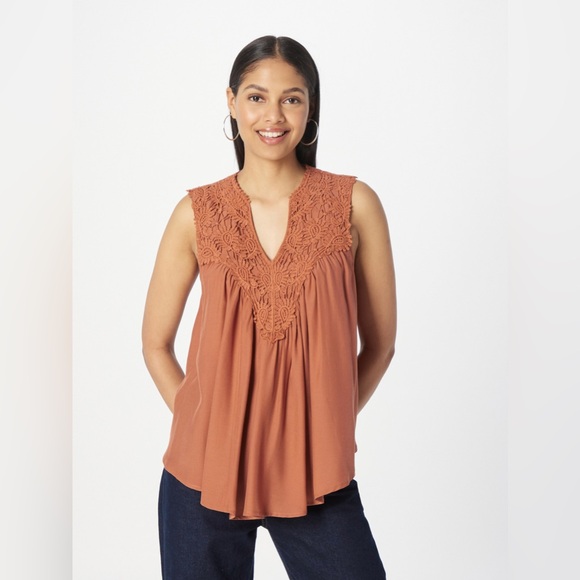 Molly Bracken Tops - MOLLY BRACKEN pretty boho crochet detail sleeveless flowy peasant blouse top